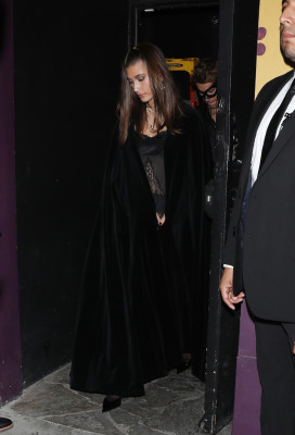 21.10 | Saindo da festa de 27º aniversário da Doja Cat em West Hollywood