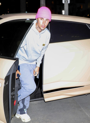 26.10 | Chega para um culto da Igreja Churchome em Beverly Hills