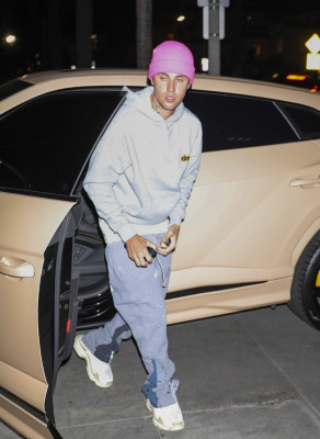26.10 | Chega para um culto da Igreja Churchome em Beverly Hills