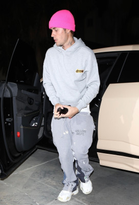 26.10 | Chega para um culto da Igreja Churchome em Beverly Hills