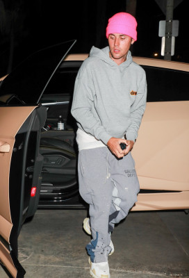 26.10 | Chega para um culto da Igreja Churchome em Beverly Hills