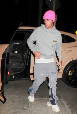 26.10 | Chega para um culto da Igreja Churchome em Beverly Hills