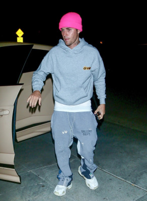 26.10 | Chega para um culto da Igreja Churchome em Beverly Hills