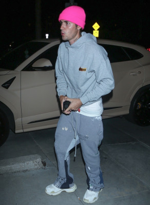 26.10 | Chega para um culto da Igreja Churchome em Beverly Hills