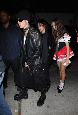 29.10 | Vai à festa de Halloween de Vas Morgan em West Hollywood