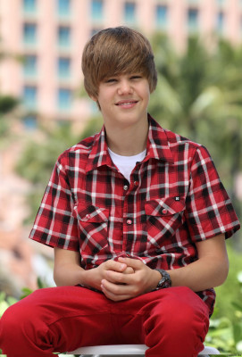 06.12 | Justin Bieber passeando em Bahamas