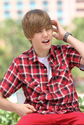 06.12 | Justin Bieber passeando em Bahamas