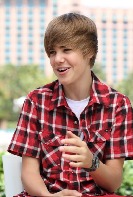06.12 | Justin Bieber passeando em Bahamas