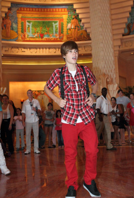 06.12 | Justin Bieber passeando em Bahamas