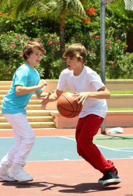 06.12 | Justin Bieber passeando em Bahamas