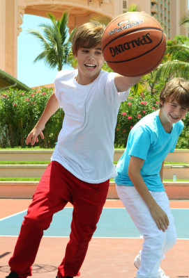 06.12 | Justin Bieber passeando em Bahamas
