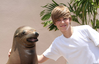 06.12 | Justin Bieber passeando em Bahamas
