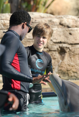 06.12 | Justin Bieber passeando em Bahamas