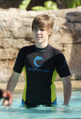 06.12 | Justin Bieber passeando em Bahamas