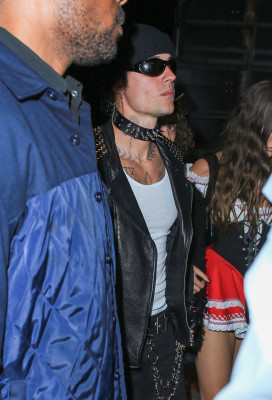 29.10 | Deixando a festa de Halloween de Vas Morgan em West Hollywood