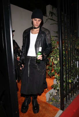 29.10 | Deixando a festa de Halloween de Vas Morgan em West Hollywood
