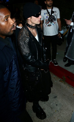 29.10 | Deixando a festa de Halloween de Vas Morgan em West Hollywood