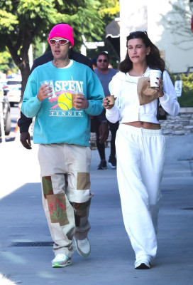 05.11 | No Maru Cafe, em Los Feliz com Hailey Bieber