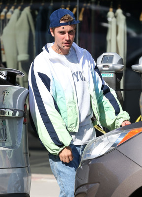 06.11 | Encontra alguns amigos em West Hollywood