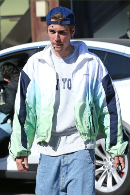 06.11 | Encontra alguns amigos em West Hollywood