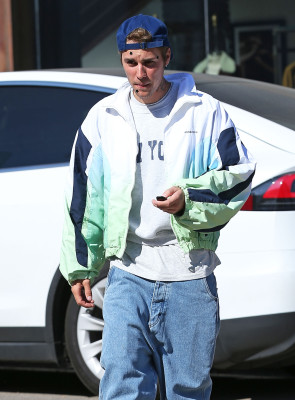 06.11 | Encontra alguns amigos em West Hollywood