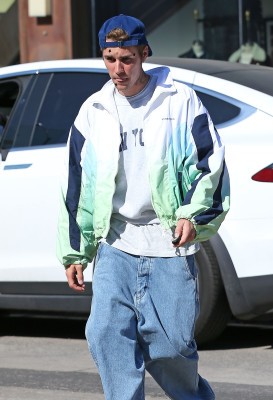 06.11 | Encontra alguns amigos em West Hollywood