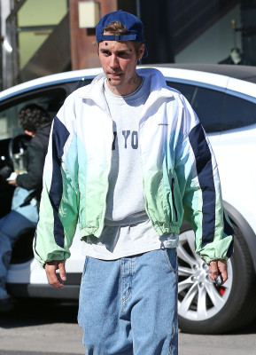 06.11 | Encontra alguns amigos em West Hollywood