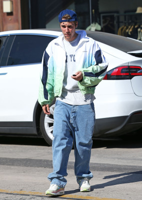 06.11 | Encontra alguns amigos em West Hollywood