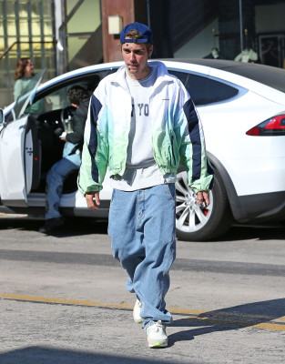06.11 | Encontra alguns amigos em West Hollywood