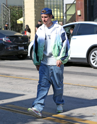 06.11 | Encontra alguns amigos em West Hollywood