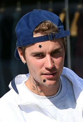 06.11 | Encontra alguns amigos em West Hollywood