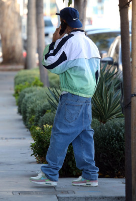 06.11 | Encontra alguns amigos em West Hollywood