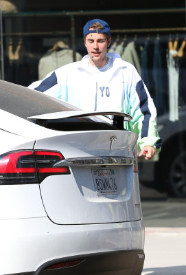 06.11 | Encontra alguns amigos em West Hollywood