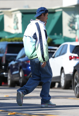 06.11 | Encontra alguns amigos em West Hollywood