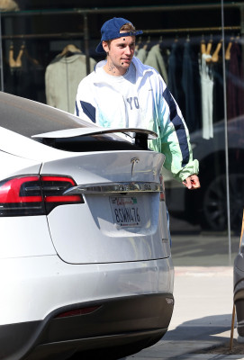 06.11 | Encontra alguns amigos em West Hollywood