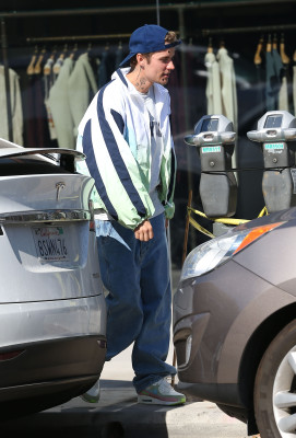 06.11 | Encontra alguns amigos em West Hollywood