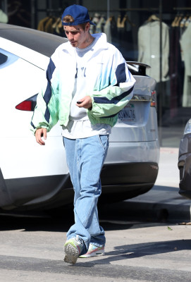 06.11 | Encontra alguns amigos em West Hollywood