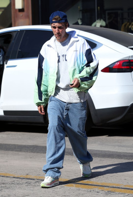 06.11 | Encontra alguns amigos em West Hollywood