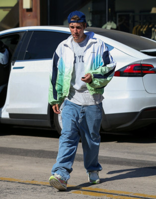 06.11 | Encontra alguns amigos em West Hollywood