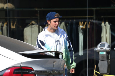 06.11 | Encontra alguns amigos em West Hollywood
