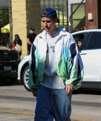 06.11 | Encontra alguns amigos em West Hollywood