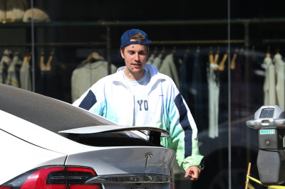 06.11 | Encontra alguns amigos em West Hollywood