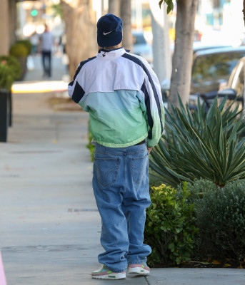 06.11 | Encontra alguns amigos em West Hollywood