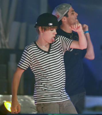 19.06 | Justin Bieber ensaiando para o MMVA 2010