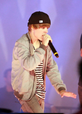 19.06 | Justin Bieber ensaiando para o MMVA 2010