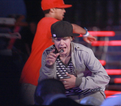 19.06 | Justin Bieber ensaiando para o MMVA 2010