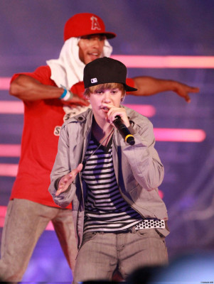 19.06 | Justin Bieber ensaiando para o MMVA 2010