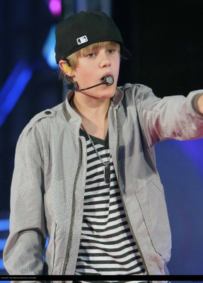 19.06 | Justin Bieber ensaiando para o MMVA 2010