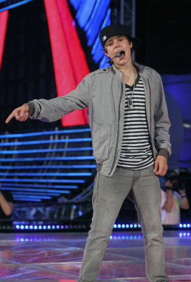 19.06 | Justin Bieber ensaiando para o MMVA 2010