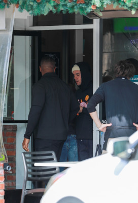 30.11 | Tomando café da manhã sozinho em Bel Air